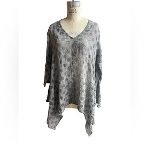 Dress to kill Grey and black polka dot top